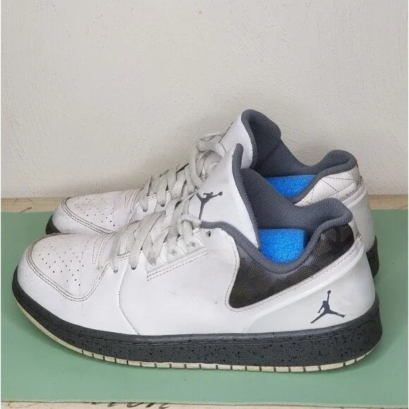 Air Jordan 1 Flight 3 Low Sneakers - Picture 3 of 8